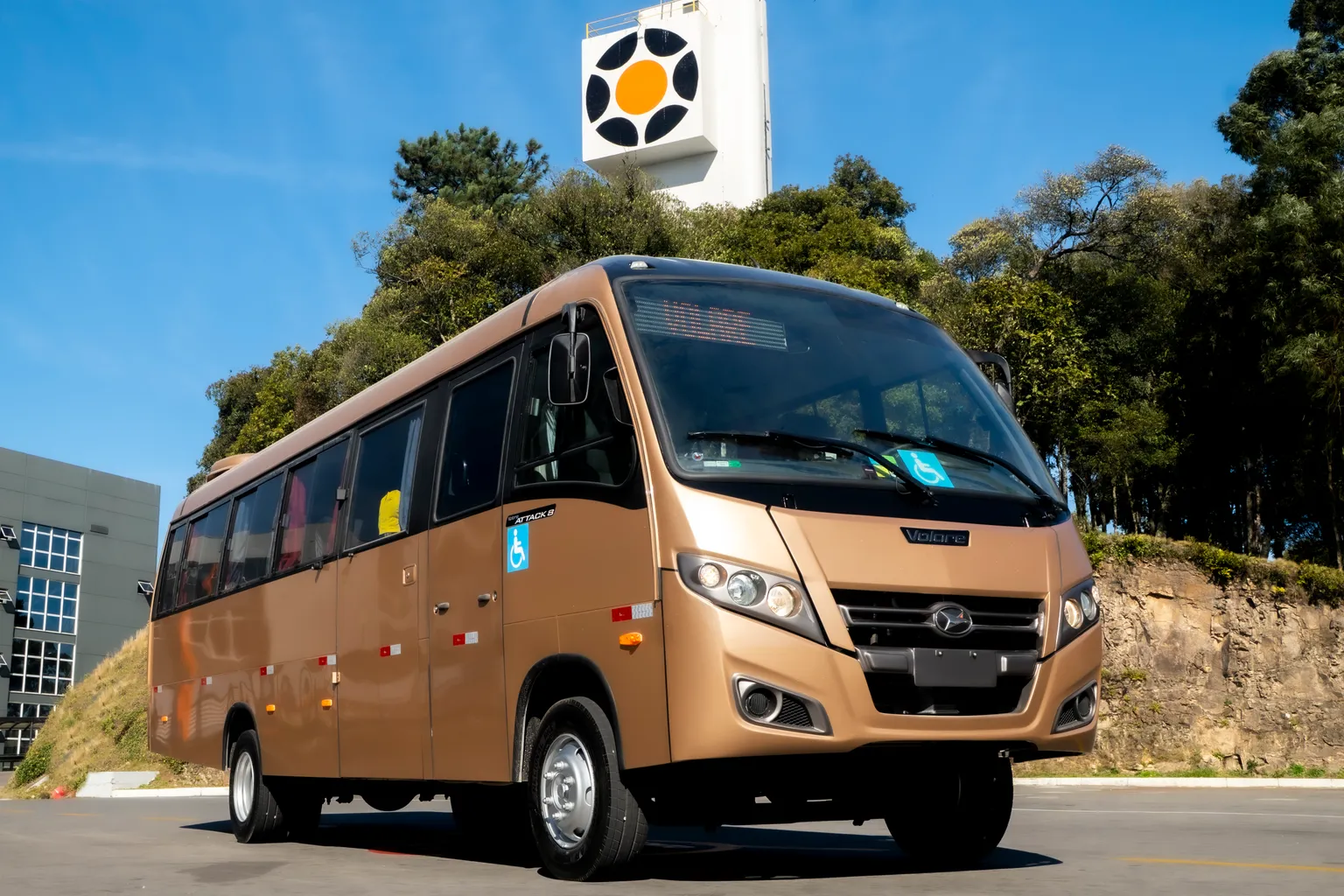 VOLARE 春高 2026 XLサイズ Volare apresenta na Lat.Bus 2026 os micro-ônibus com transmissão